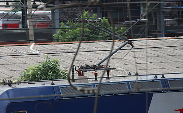 機車應(yīng)急升弓電源的應(yīng)用 機車應(yīng)急升弓電源的應(yīng)用